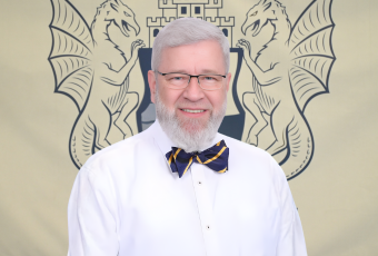 Dr.Kenneth Tuttle